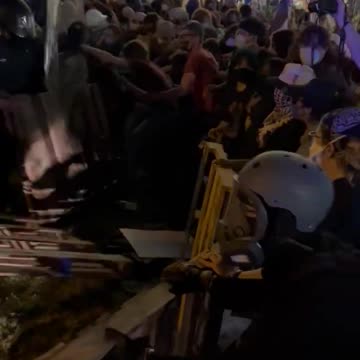 Students overtake Cabell Library Building at Virginia Commonwealth University in Richmond.