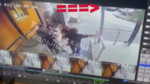 Opilý člen Generálního štábu Ukrajiny střílí v Kyjevě směrem k dětem.....