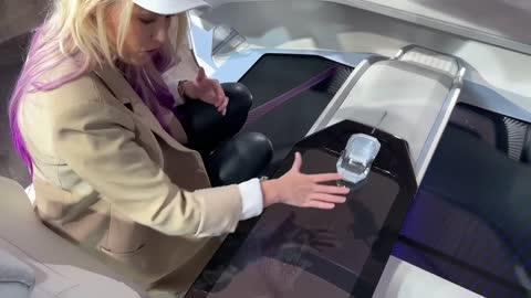 New Lincoln Model L100 Concept has a Cinema Floor