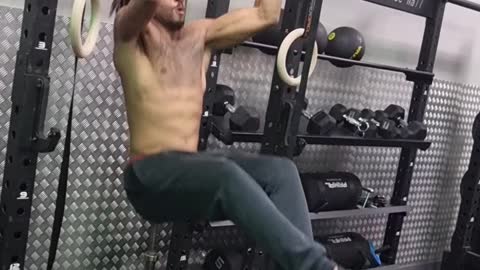 PULL-UPS WITH L-SIT