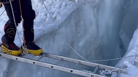 Mount Everest climbing video