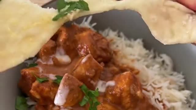 Healthy butter chicken & garlic naan 😩🔥 (via @Miranda )