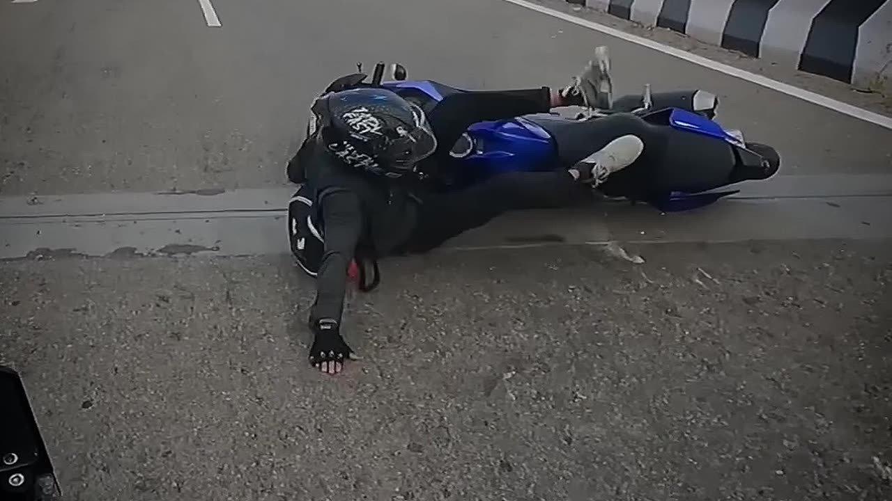 R15 V3 Crash😱