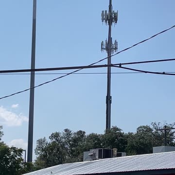 What is that on the Left?🛜🆘