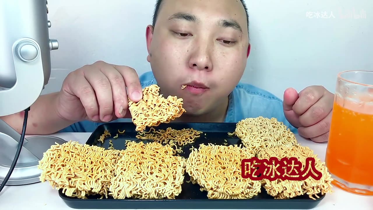 Eat 8 bags of Little Raccoon Dry Noodles and listen to the different chewing sounds!