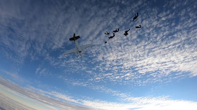 Aircraft Stalls as Skydivers Prepare to Jump