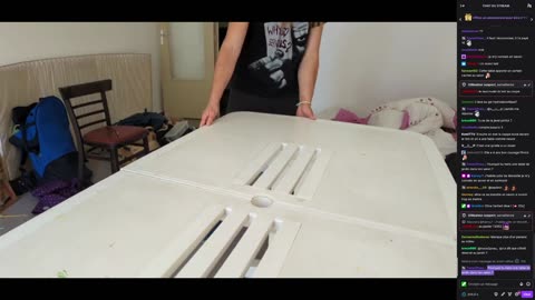 2023-05-03 (1bis.2) - Montage de table - Twitch Triskelina (version avec chat)