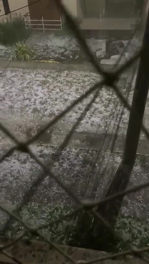 Onda de granizo causa estragos em Bagé, no Rio Grande do Sul
