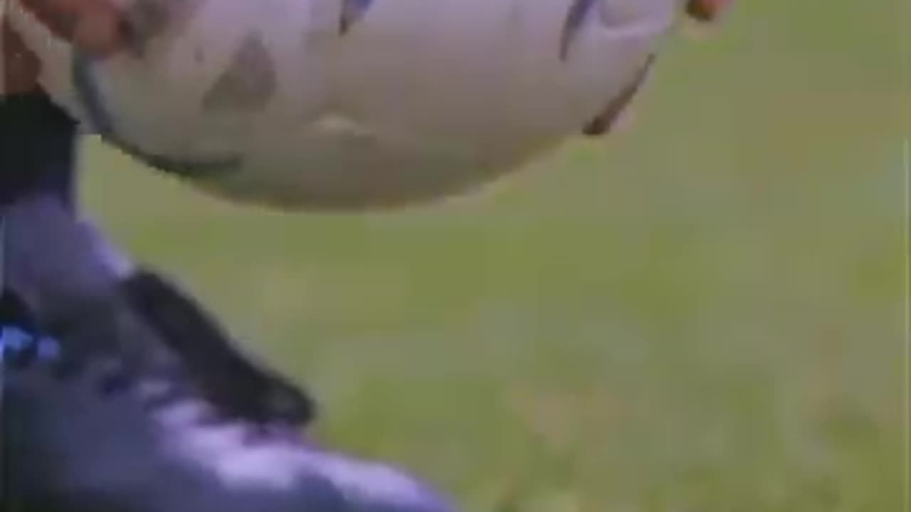 Here Roberto carlos secret during free kick