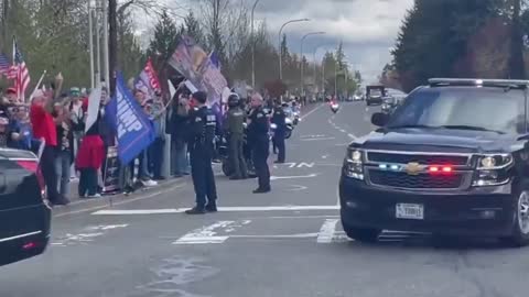 Joe Biden gets HECKLED in Seattle: Apr 22, 2022