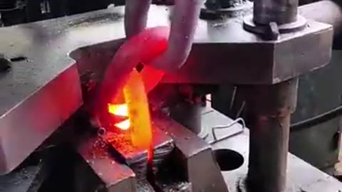 Chain_link_making_process-_Good_tools_and_machinery_make_work_easy