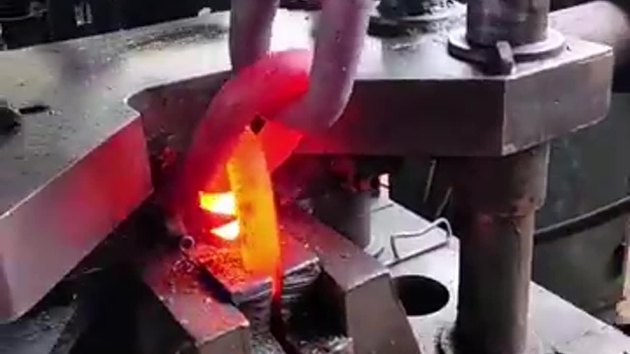 Chain_link_making_process-_Good_tools_and_machinery_make_work_easy