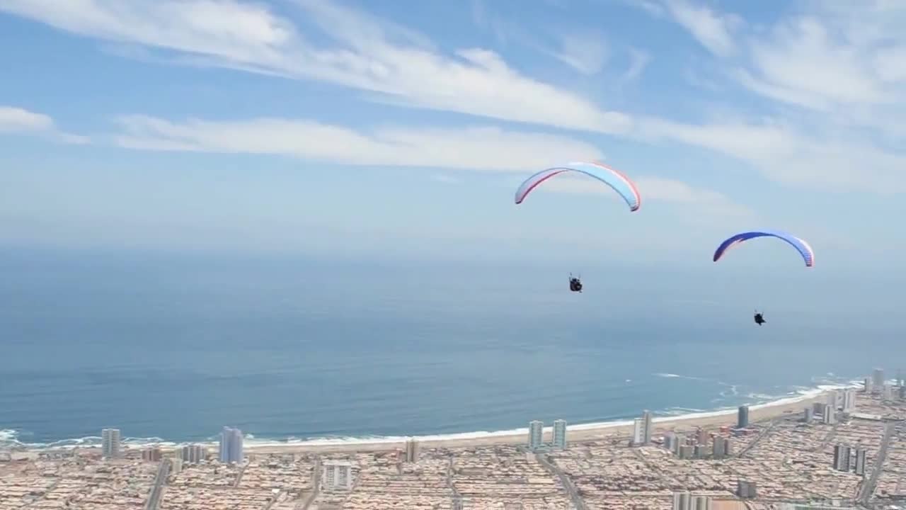 Incredible paragliding footage in Iquique, Chile