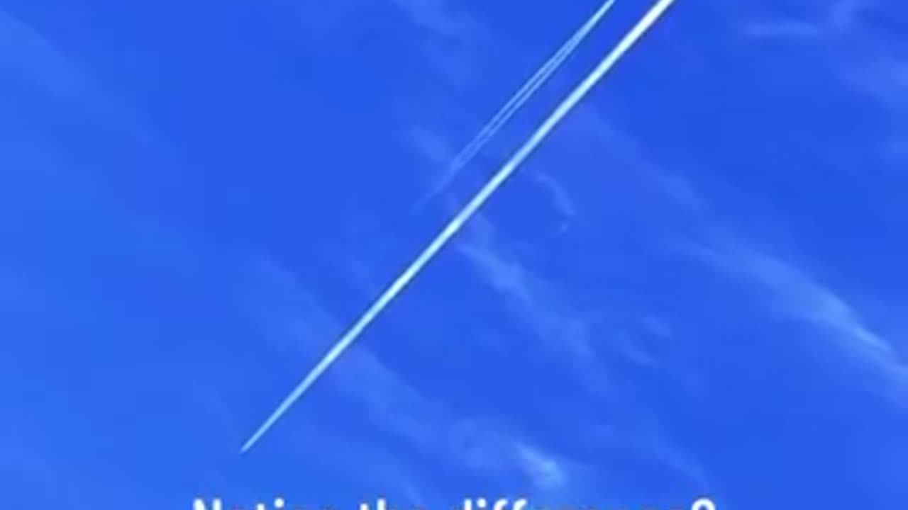 Contrails v chemtrails - notice the difference