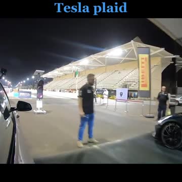 Bugatti Divo Vs Tasla