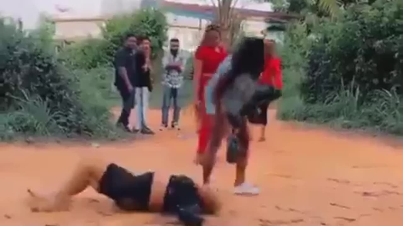 She turned to snake in daylight