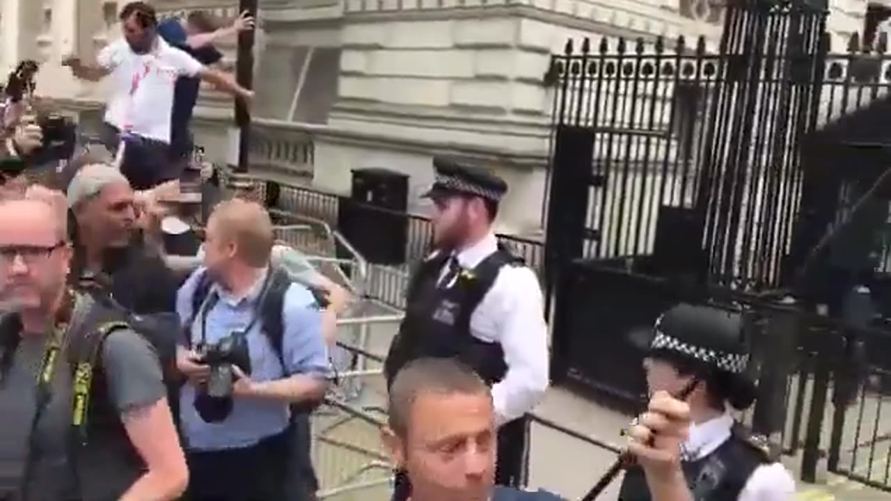 British patriots in London want Tommy Robinson released from prison.