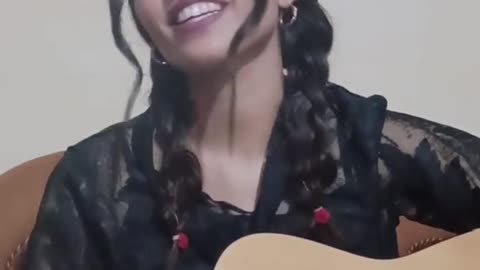 Beautifull Girl Singing Bedardya