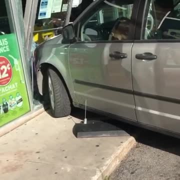 Car Crashes Into A Montreal Couche-Tard
