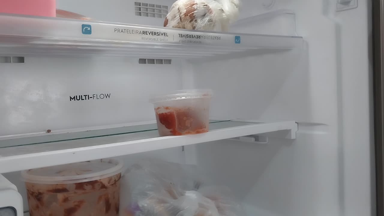 Limpar Geladeira Electrolux passo a passo - Limpar Geladeira - Montar prateleiras geladeira