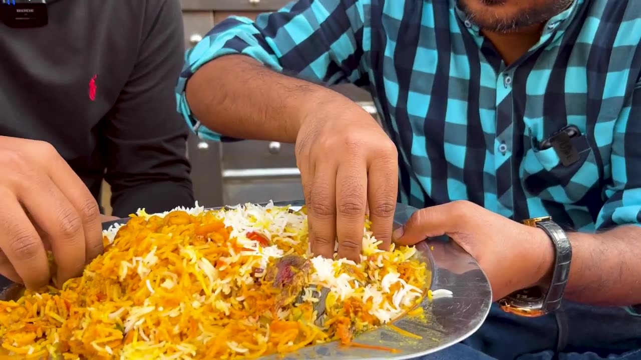 Karachi Ki Masaleydar Prawn Biryani Aur Mahcli Biryani _l