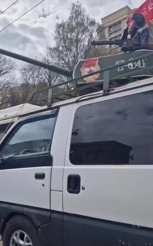 Russia Cringe party starts… That old rusty Mitsubishi still runs! True Japan quality 👍