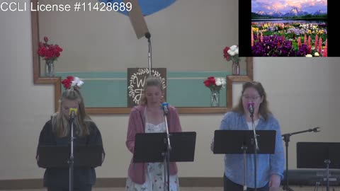 Moose Creek Baptist Church sings “Hosanna“ During Service 6-05-2022