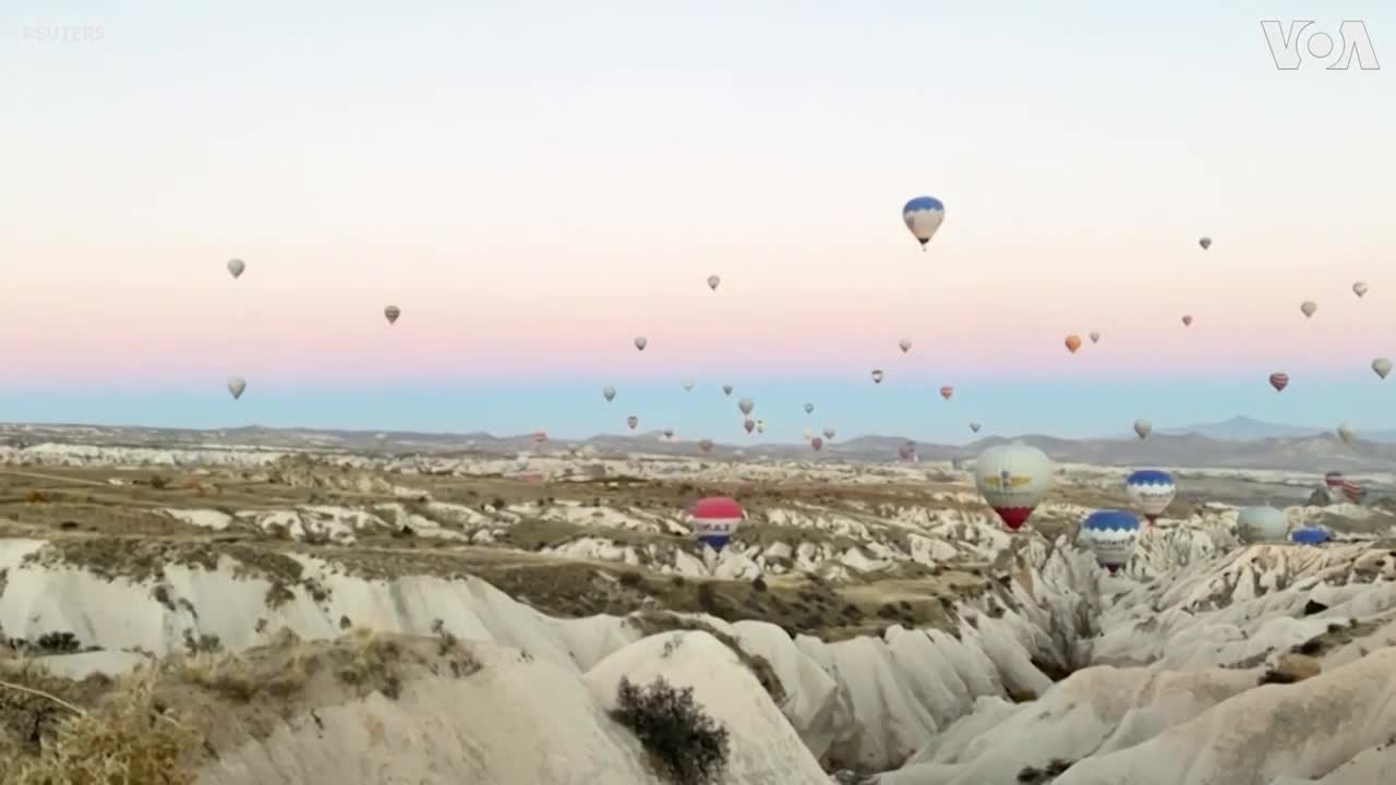 Timelapse of Hot Air Balloons Rising Over Turkey’s Cappadocia