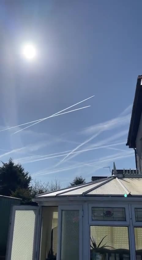 The "United Kingdom" is applying "chemtrails" in the airspace to change Scotland's climate❗️