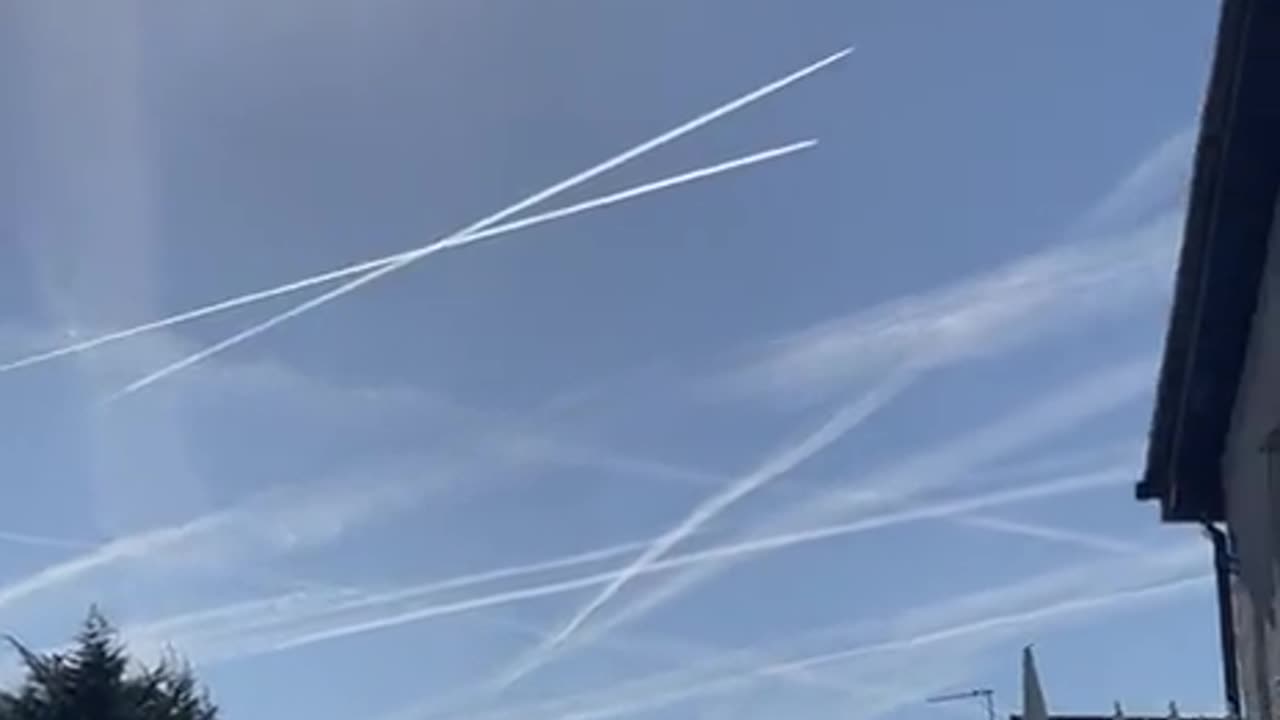 The "United Kingdom" is applying "chemtrails" in the airspace to change Scotland's climate❗️