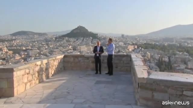 Scholz visita l'Acropoli con il premier greco Mitsotakis