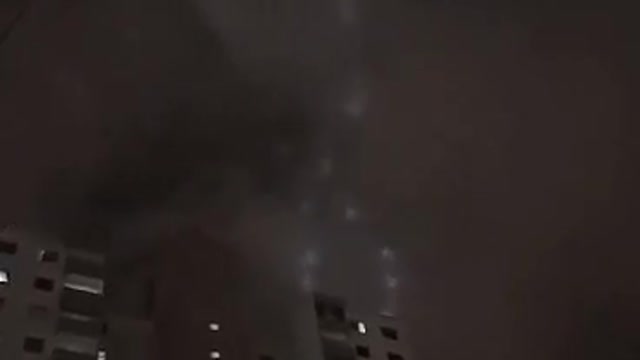 THE ALIENS ARE INVADING THE EARTH WHAT A THING AND THESE PEOPLE WATCH THE VIDEO AND SHARE