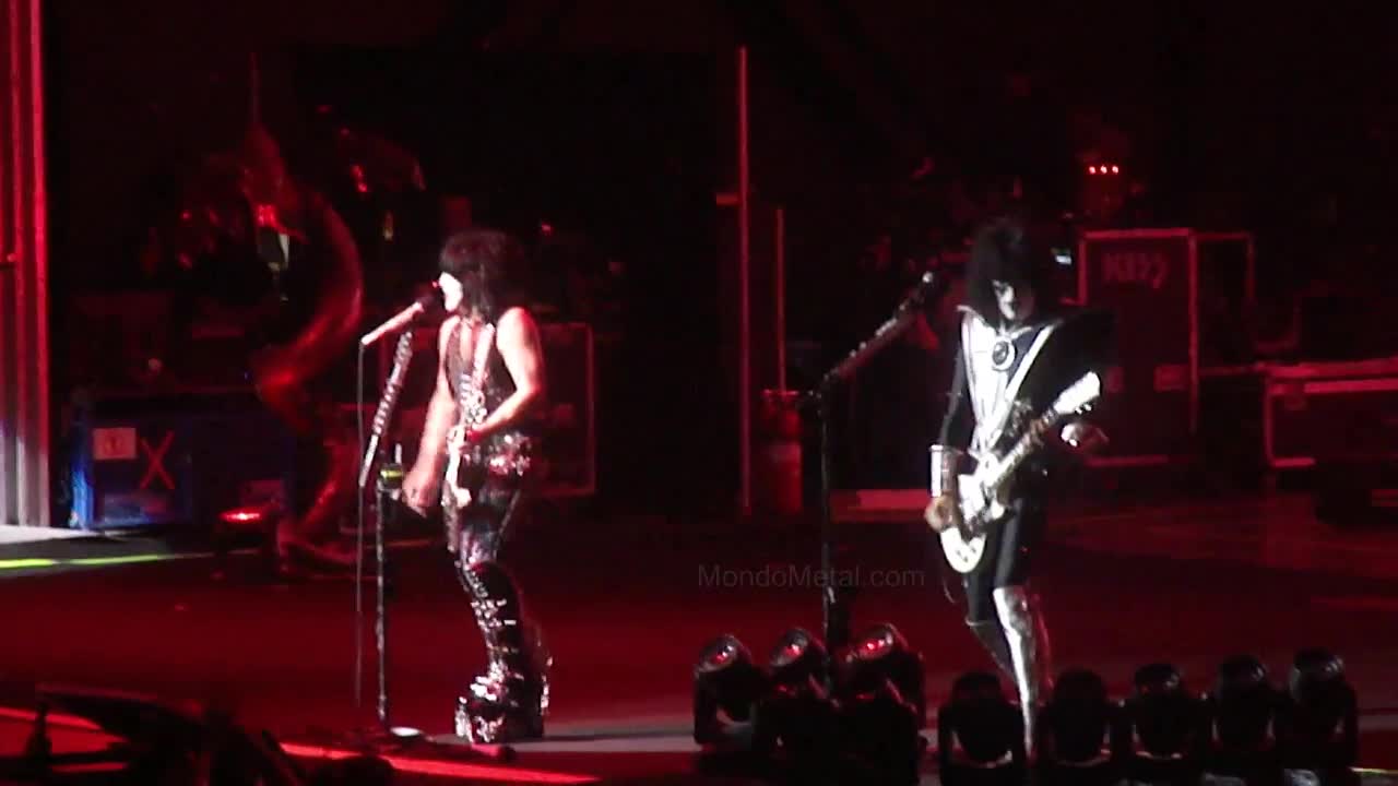 Kiss Live Say Yeah! Heavens On Fire