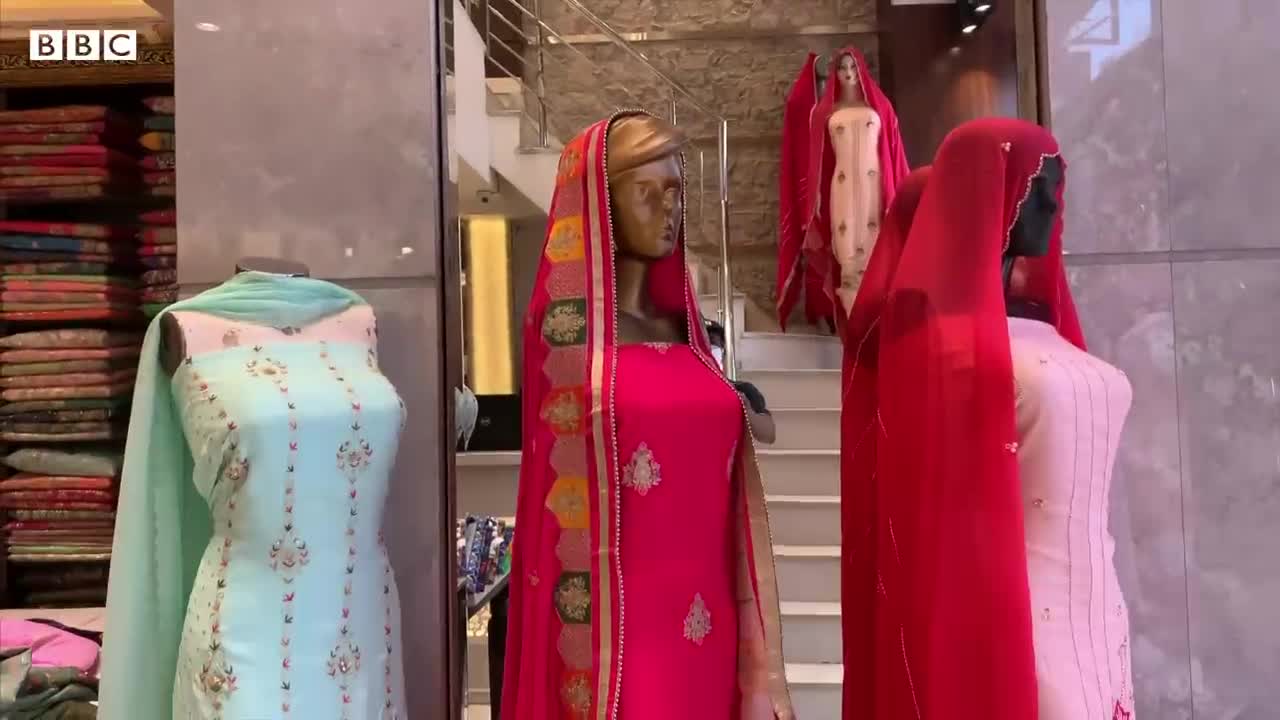 Ludhiana_ Selling Pakistani clothes - BBC URDU