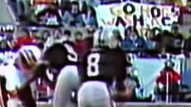 Ray Guy makes ONE HANDED CATCH on punt‼️