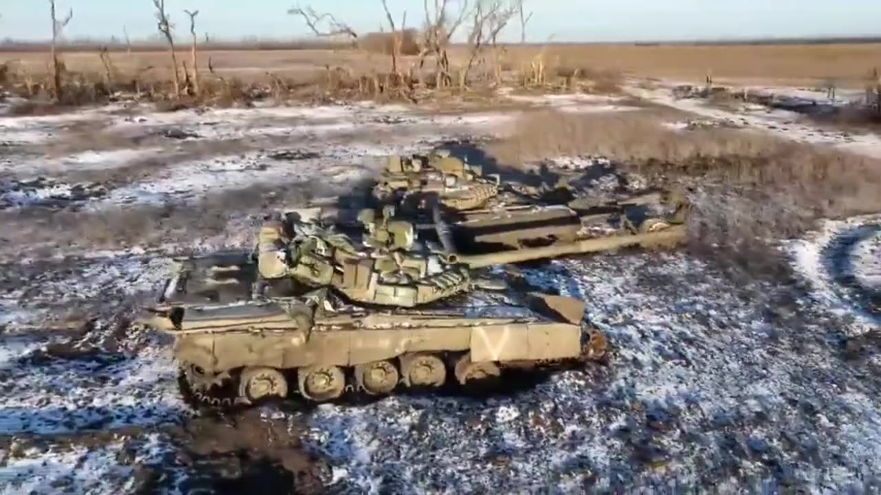 2 Knocked Out Russian Tanks Entirely to Close Together