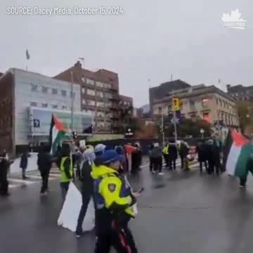 Palestine protesters attack RCMP vehicle in downtown Ottawa, force them to retreat
