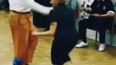 HAPPY SUNDAY!! TWIST AWAY!!