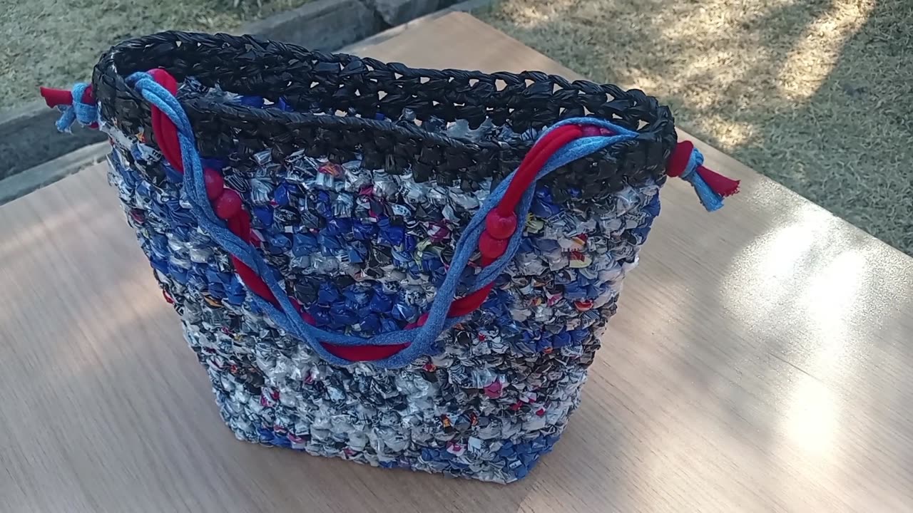 From Plastic Bread Bags To Handbag! Easy DIY!