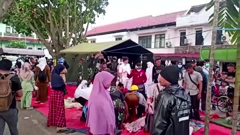 Indonesia rocked by deadly 5.6 earthquake leaving at least 162 dead，breaking news