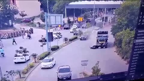 Live Accident at Toll plaza, second Part