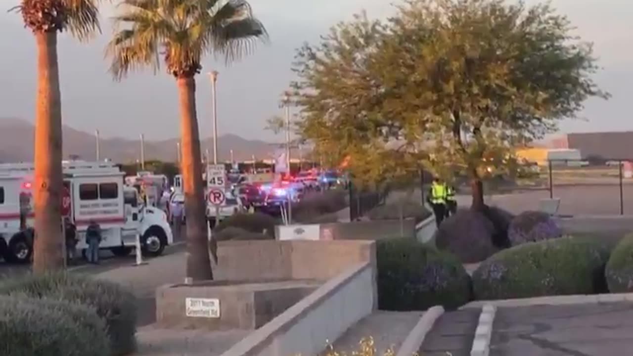 Small jet crashes into vehicles in Mesa, Arizona; multiple people dead