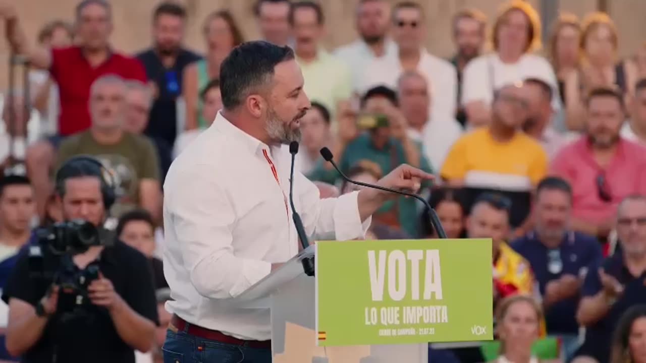 Mitin de cierre de campaña electoral de VOX para el 23J en Plaza Colón de Madrid (4)