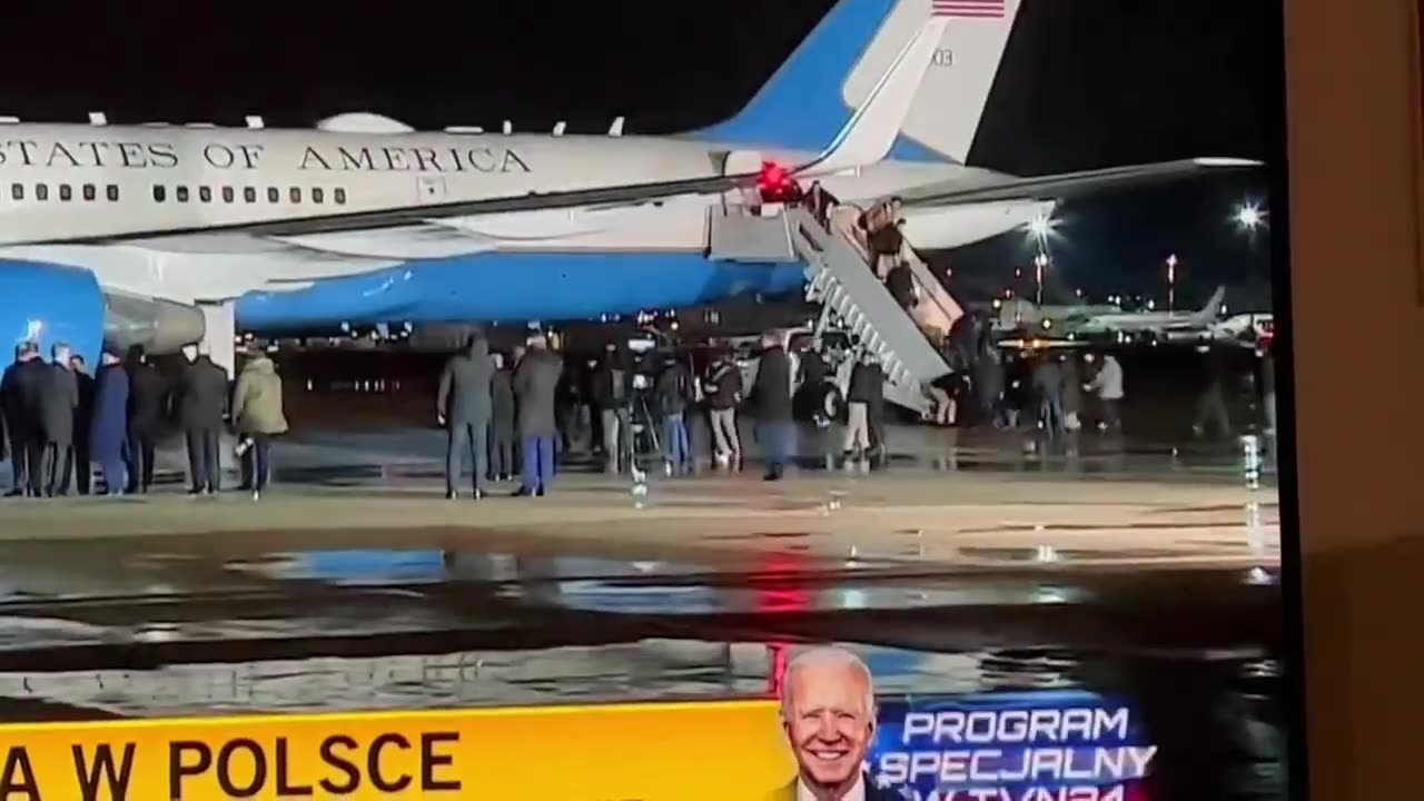 One of Joe Biden's entourage falls down stairs from Air Force One