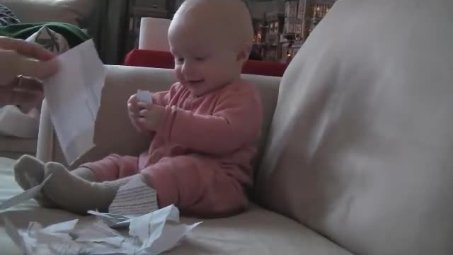 y2mate.com - Baby Laughing Hysterically at Ripping Paper Original_480p.mp4