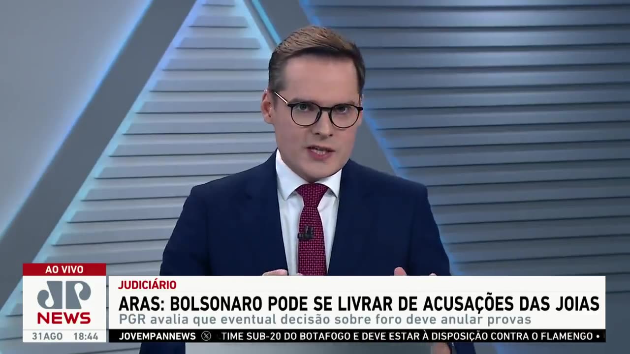 Após fazer o 'L', prefeito lidera greve contra governo