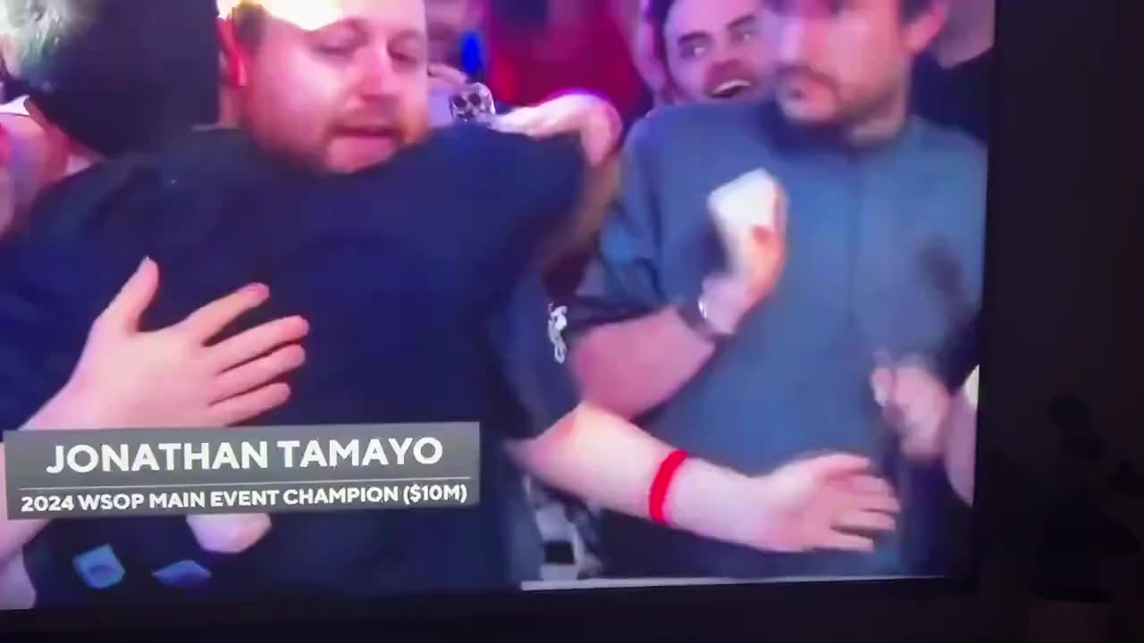 World Series of Poker cheating? Did that guy grab the ear piece and help