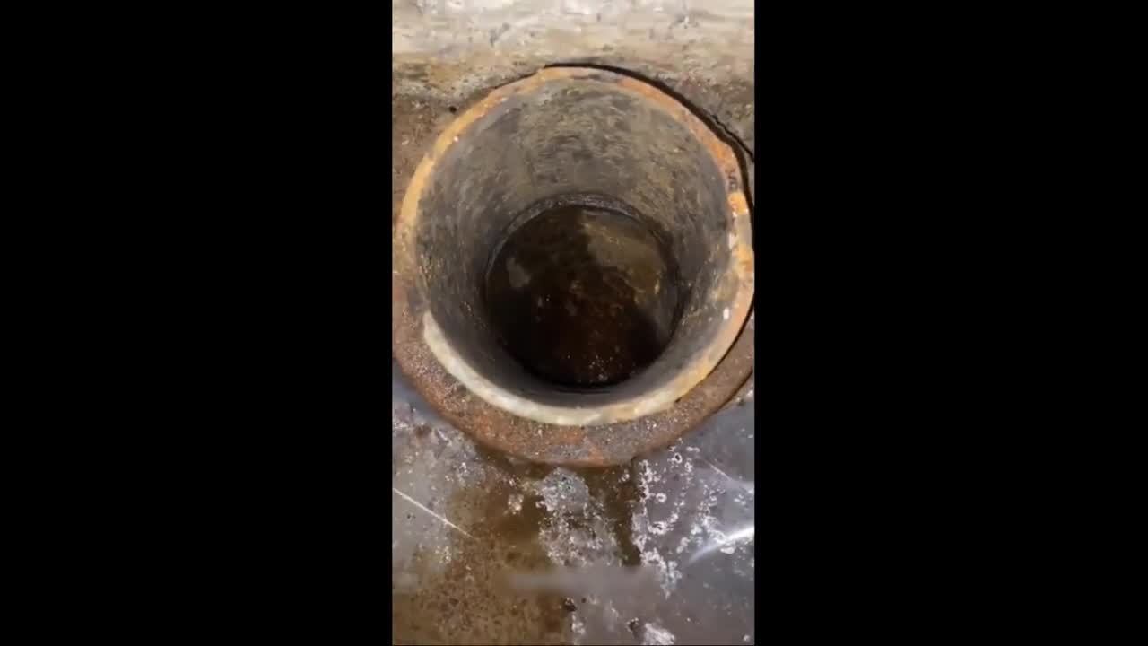 How They Replace Old and Cracked Pipes Underground