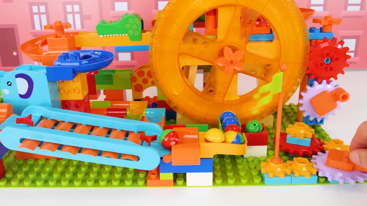 Lets build A Fun Marble Maze with building blocks...