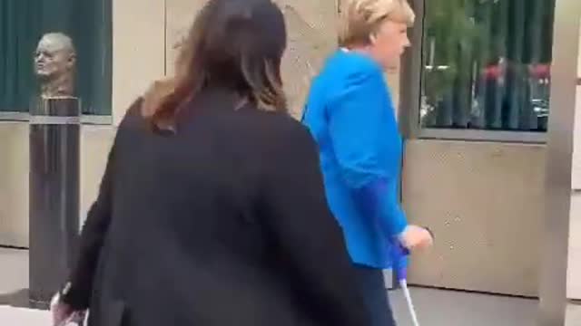 Merkel auf Krücken September 2022